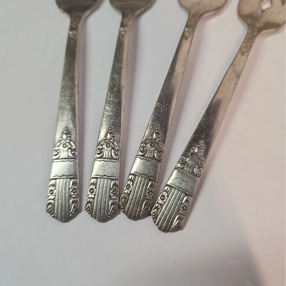 Set x 4 Wm A Rogers Oneida Harmony Salad Dessert Forks 1938 Silverplate VTG